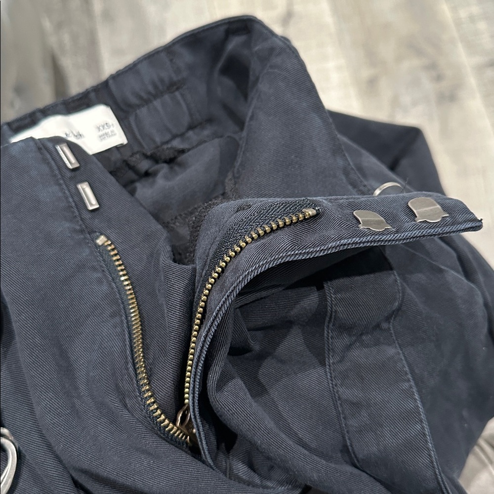 Abercrombie & Fitch Black Cargo Pants - Picture 4 of 4